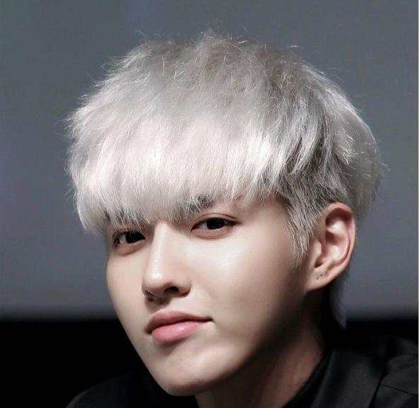 吴亦凡金发是这样的,依旧是漫画式的美男子啊