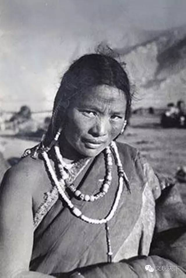 西藏的农奴 1920年时的西藏贵族,仔细看看第二张照片 没错,我们现在