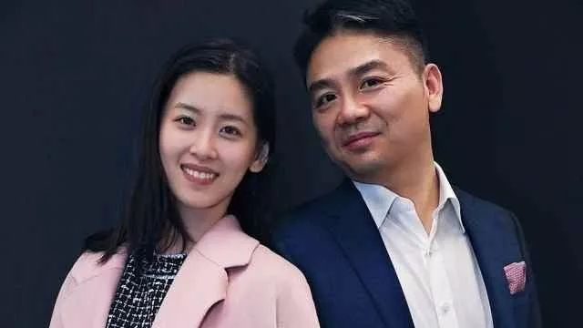 刘强东出轨1年后 章泽天选择出国留学 真正厉害的女人 最后都嫁给了自己