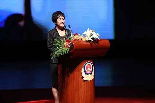 孟凡芬:张恕,百姓心中的守护神这座山就在下面,甘做我向上的阶梯.