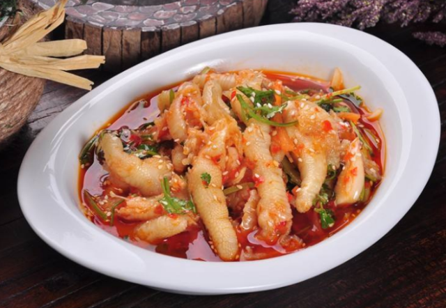 教你做一份不用吐骨头的酸辣鸡爪,天热就吃它,酸爽又开胃