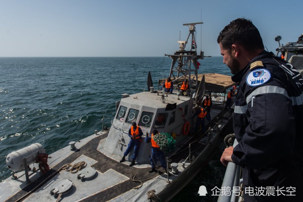 为了解决几内亚湾的海盗问题,尼日利亚和喀麦隆专门签署了反海盗合作