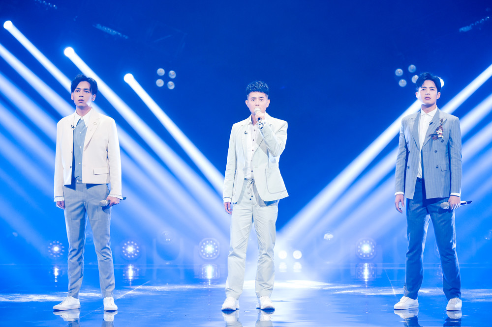 《声入人心》何亮辰何宜霖搭档男高音戴宸 曲风清新唱出春日温暖