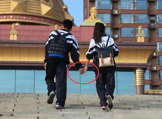 初中生早恋做过的3件事情特别是第3你绝对做过不服来辩