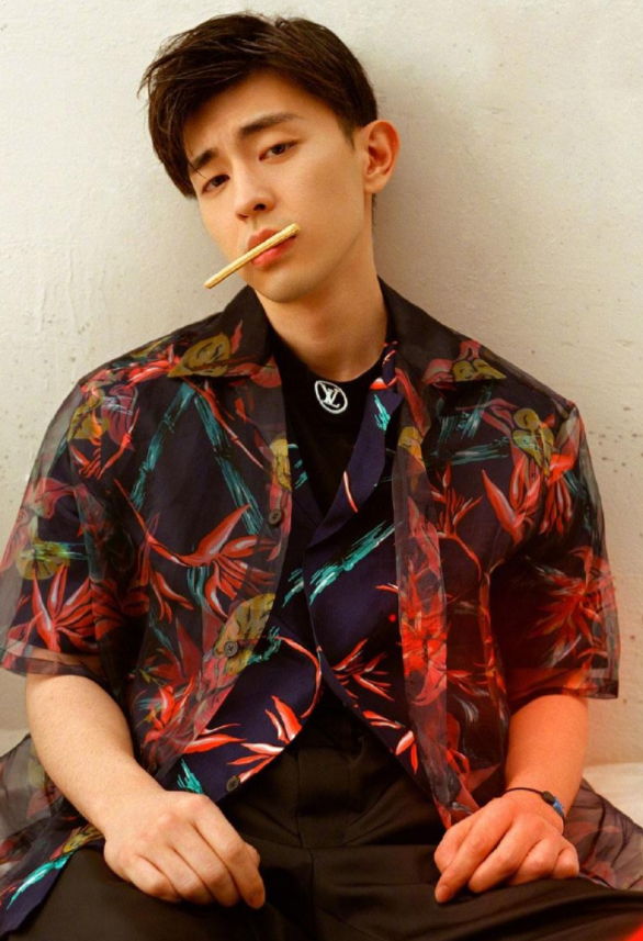 姓"邓"的4位明星,我猜你只认识"邓伦",若全认识叫你大神!