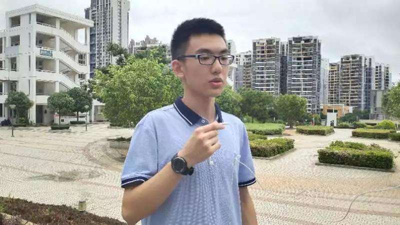 "最帅状元"杨晨煜报到清华,特邀一人同行,网友:难道是武亦姝