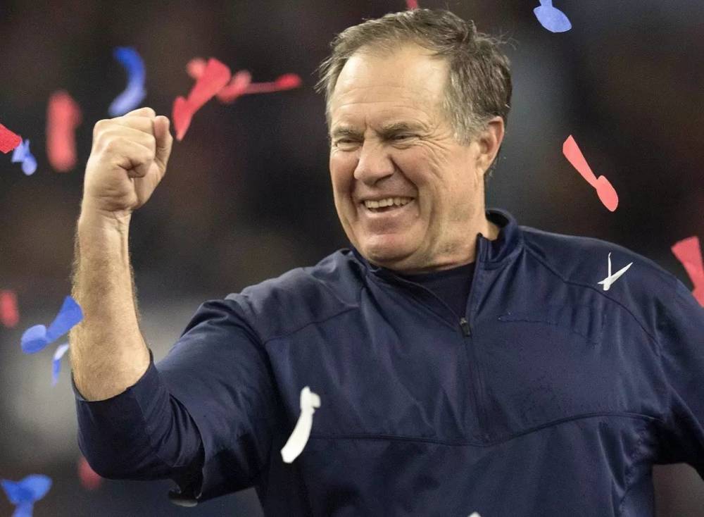 而另一边老鹰有主教练里德,约翰-哈勃(特勤组教练),麦克德莫特(防守组