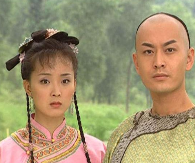 萧剑带晴儿到大理后,谁注意萧剑这个举动?暗示了晴儿在婆家地位