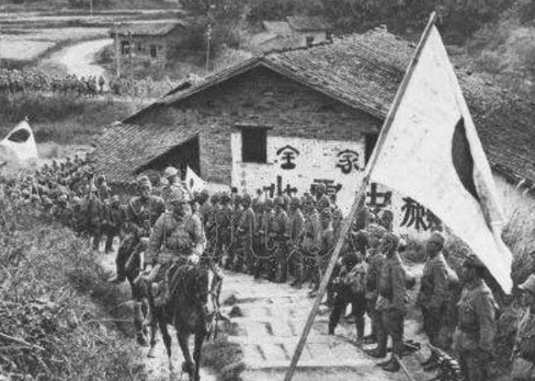 第三次长沙会战日军多狼狈饿到路都走不动跪地向中国军队求饶