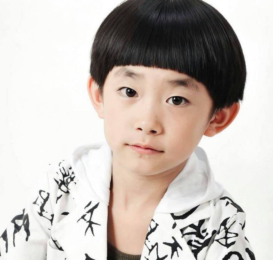 易烊千玺弟弟进军娱乐圈?年仅7岁,网友:放过孩子吧!