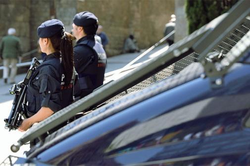 西班牙巴塞罗那针对游客的偷窃抢劫事件频发,