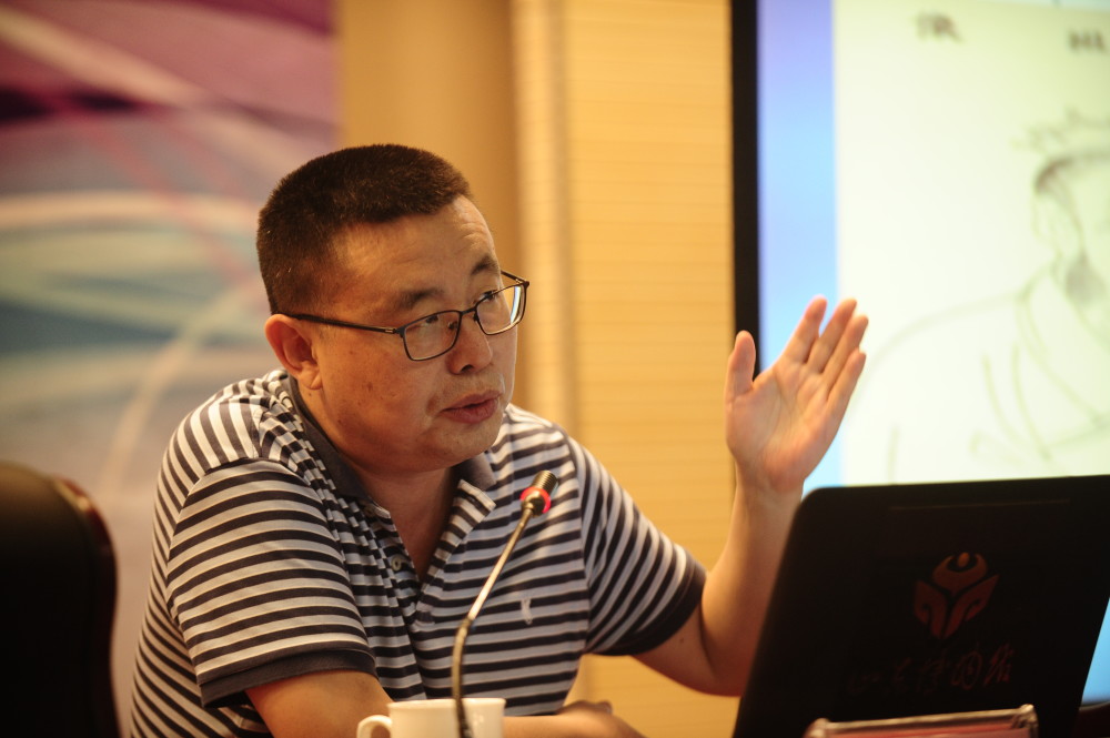 张志君:国旗,国徽,国歌等是一个国家尊严的象征物