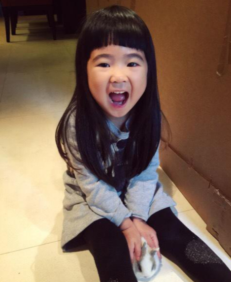 囧囧脸grace初长成,女大十八变,越变越好看