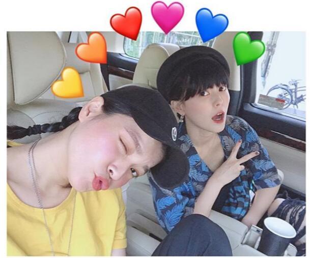 44岁贾静雯对镜卖萌,各种滤镜尝试玩不停,被好闺蜜吐槽装可爱