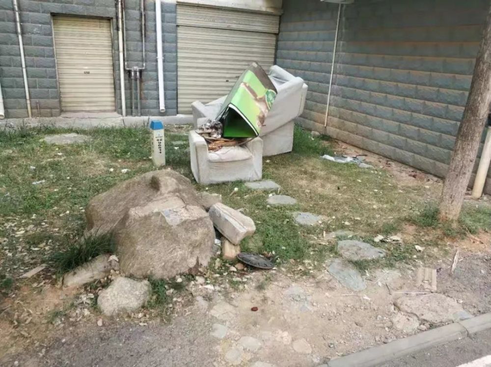 绿化破坏严重,垃圾乱丢