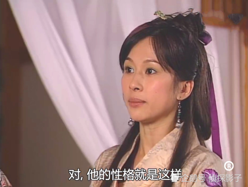 《惊艳一枪》中的文颂娴,红裙娇媚动人,羽毛造型美丽又保暖