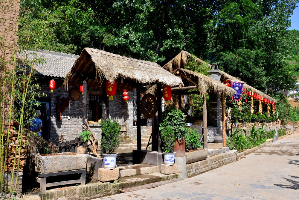 白鹿原民俗文化村仅开4年,以拆除而告终,3.5亿元投资打水漂