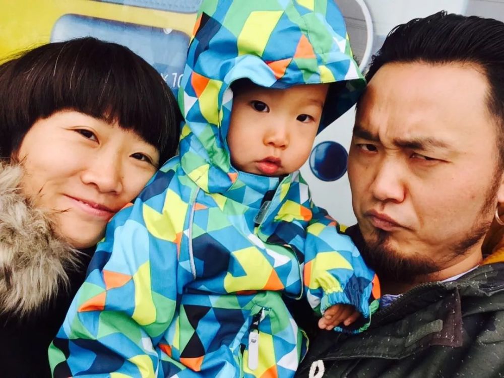 不少潮家庭都是组团登陆, 哈丽娅一家就是其中人气超高的一组蒙古族