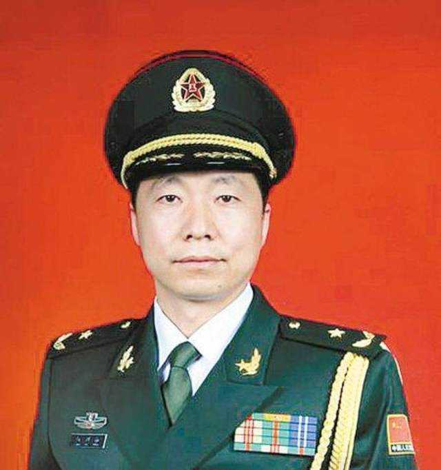 大校和少將哪個(gè)級(jí)別高_(dá)少將級(jí)別大校高級(jí)軍官_少將軍銜和大校軍銜哪個(gè)大