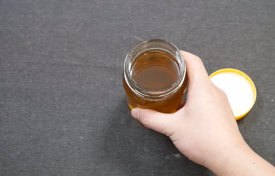 假蜂蜜是什么做成的 吃了会怎样 现在清楚还来得及 别不当个事