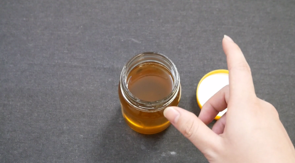 假蜂蜜是什么做成的 吃了会怎样 现在清楚还来得及 别不当个事