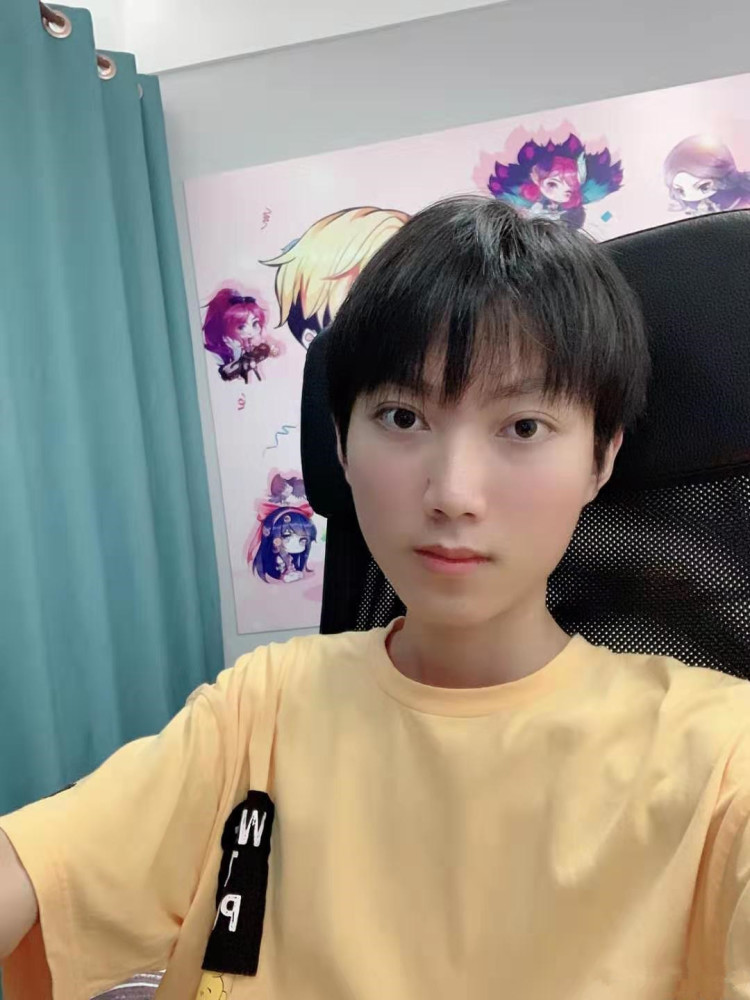 虎牙花小健已经与孤影,张大仙齐名,而骚白的热度却在下滑?