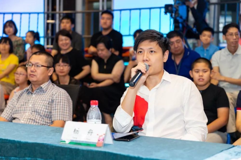 上海人民广播电台主持人杨舟 本次活动以"喜迎七十华诞讲好中国故事"