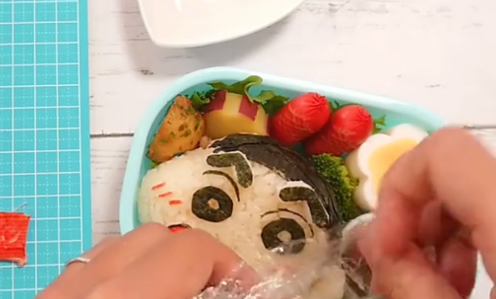 日本小学生中午吃什么?便当颜值与味道并重,家长没点手艺不行