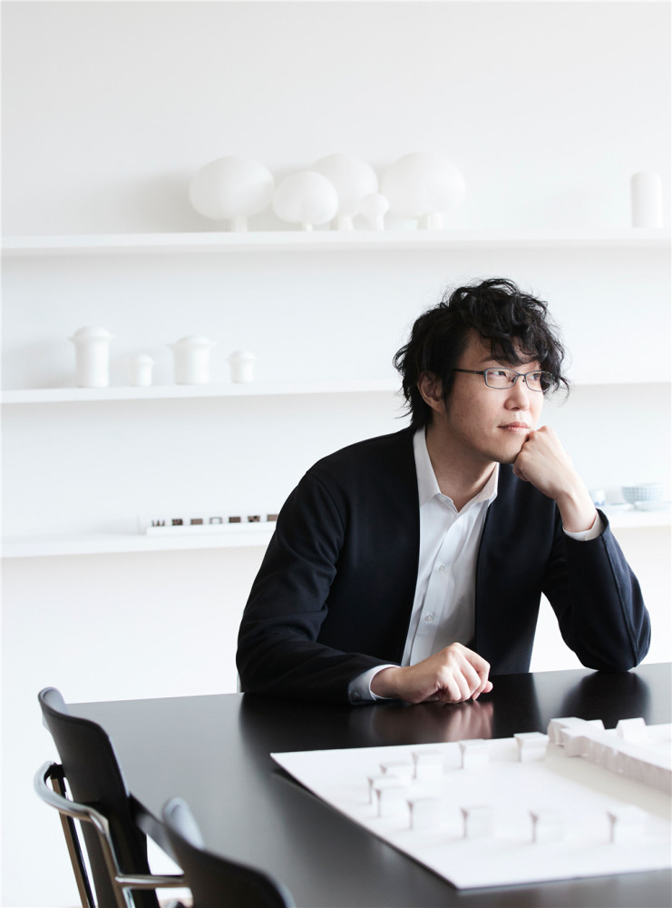 起承文化联合潮宏基与日本鬼才设计师佐藤大共创花丝糖果系列珠宝首发