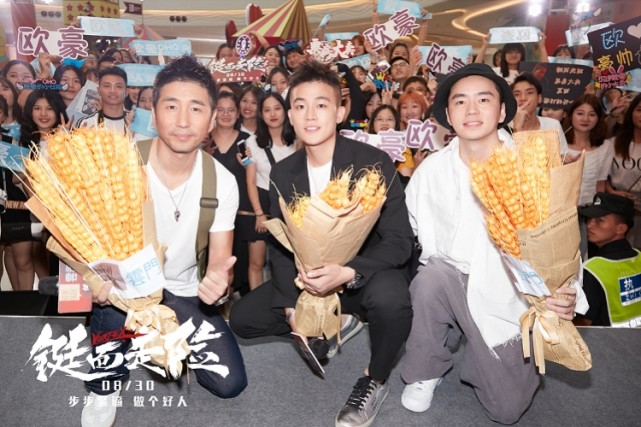 对于片中的追逐戏和打斗戏——主要是欧豪"打"大鹏,欧豪坦言"打前辈和