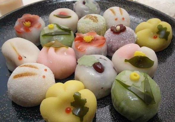 老外嘲笑中国甜品"粗糙",网友晒4张回击:精致的怕你们吃不起