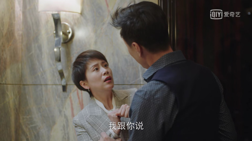 小金和童文洁冰释前嫌联手收拾渣男雷蒙德一举动让他彻底失业