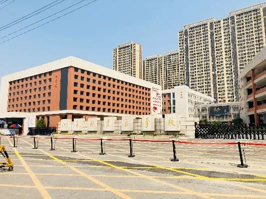 的学区,其小学,中学学区均为北京东路小学江宁分校(即江宁开发区学校)