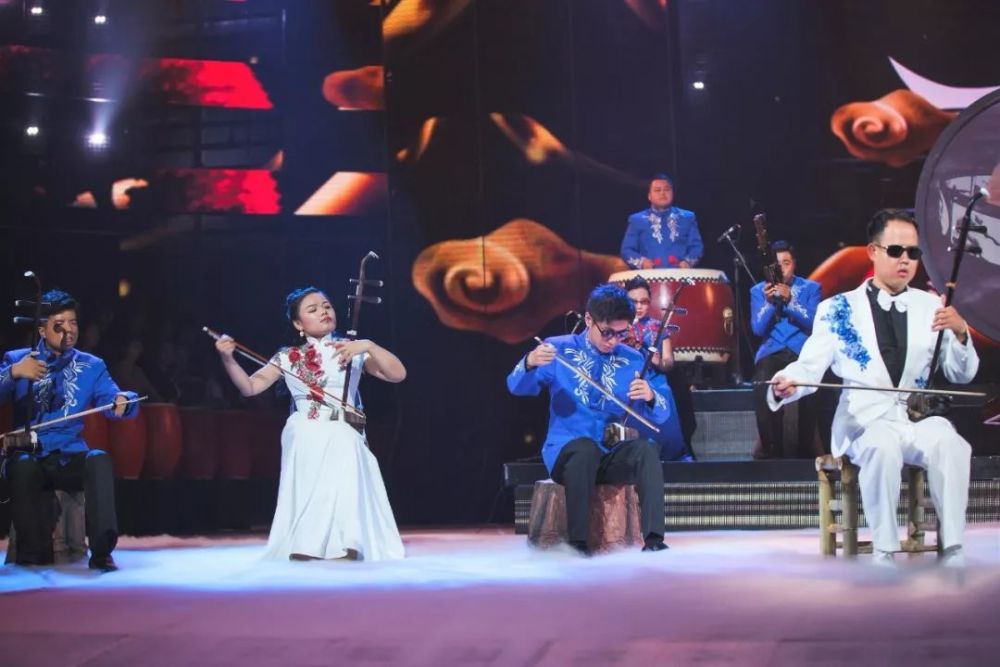 山水乐团隔空对话盲人乐师阿炳