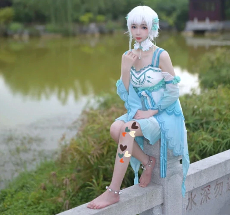 她出cosplay时忘穿鞋,脚却成全场焦点,网友:疯狂截屏!