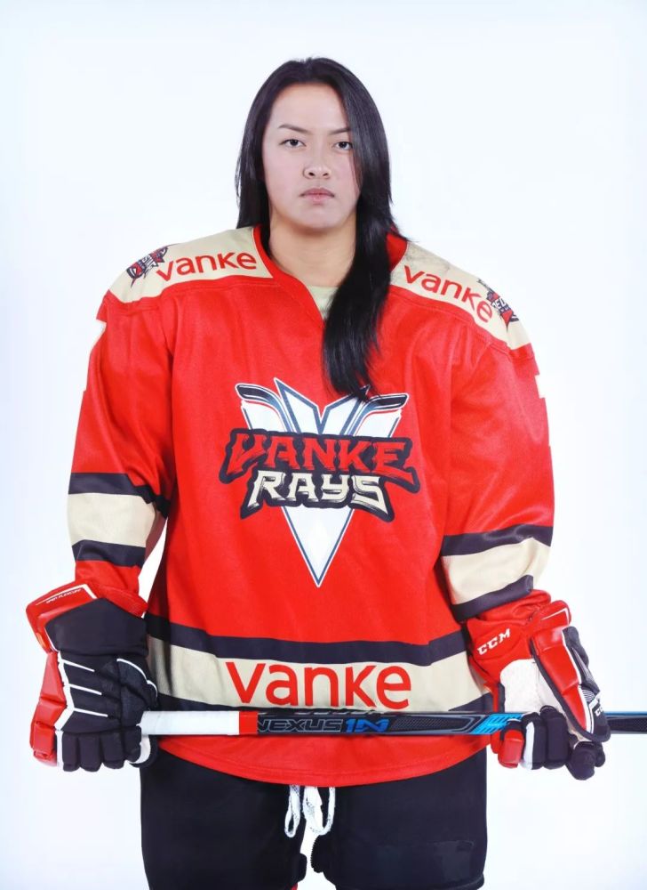 去年加入昆仑鸿星的林绮琪(leah lum)是一名优秀的华裔球员,1996年5月