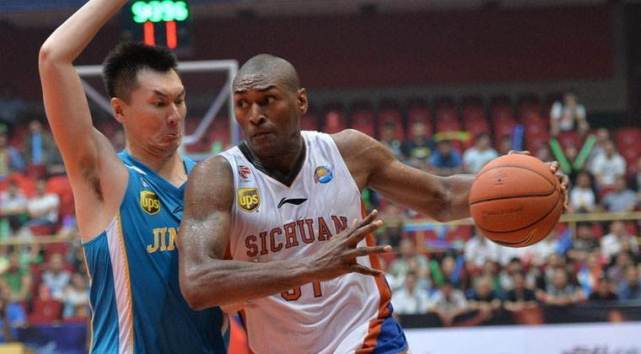 历史上的今天阿泰斯特试训四川男篮韦德正式加盟公牛