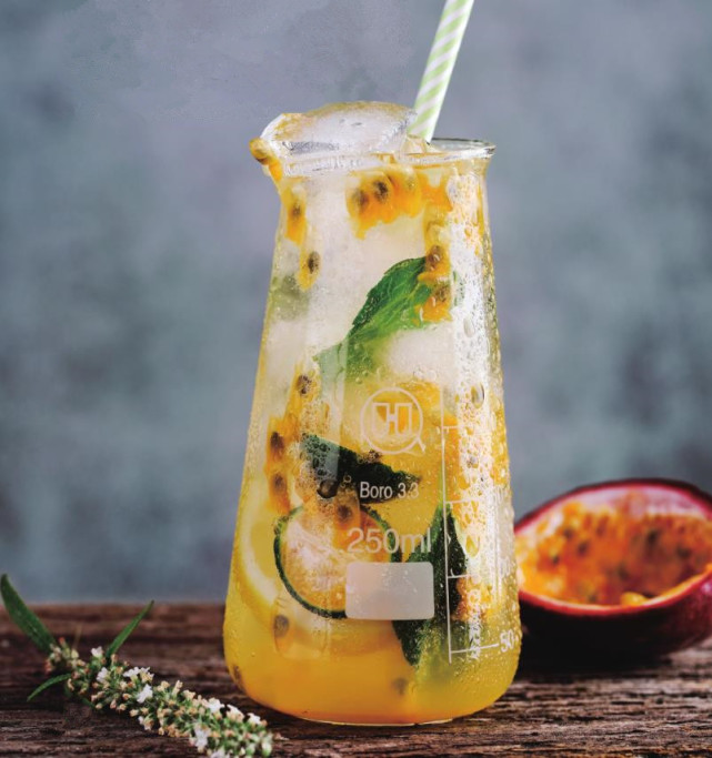 两分钟就能学会的百香果苏打,清爽酸甜,美白养颜,好喝零负担