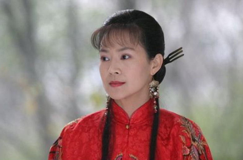 孔四贞生父是定南王孔有德,他在广西桂林杀身成仁,一家人尽数被屠,只