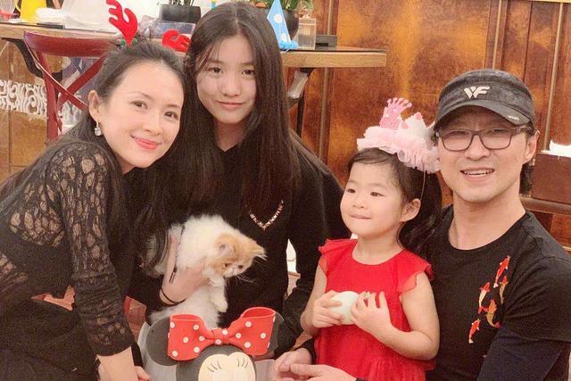 章子怡|被养女直追颜值，亲女儿却神似汪峰，章子怡带娃爬山破怀孕消息