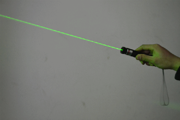 或发光二极管(led)的玩具愈发成为孩子们的新宠,如激光电筒,激光棒等