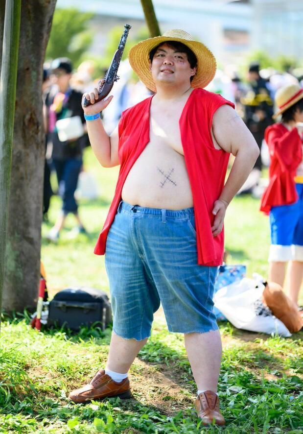 海贼王:"高仿"路飞大合集,这些图承包了我新年的全部笑点