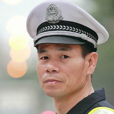 在观众席中,我们看到了一位让无数公安民警惦念的战友——陈清洲.