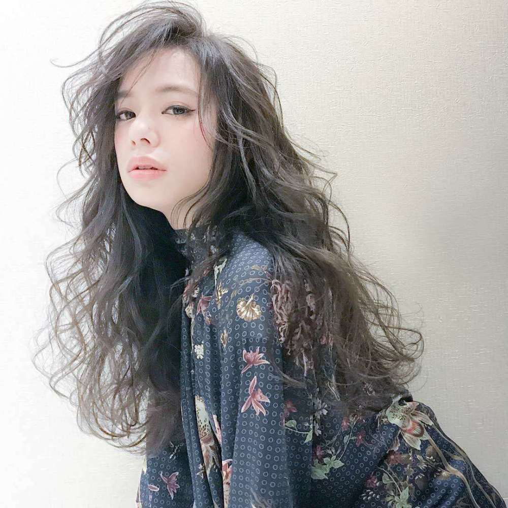 谁说碎花裙只能配长发?这六种发型搭配随心搭,都让你仙气十足