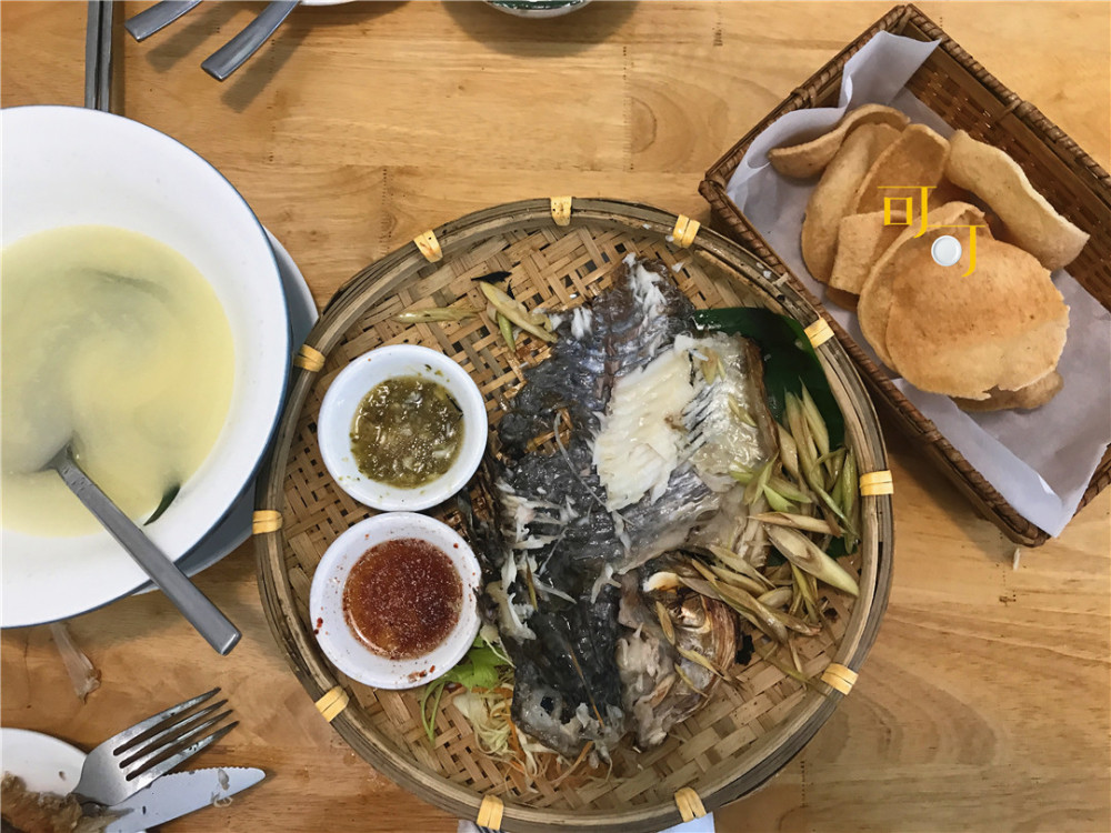 这家泰国餐厅很有小清新风,两个人四道菜162元,你觉得如何?