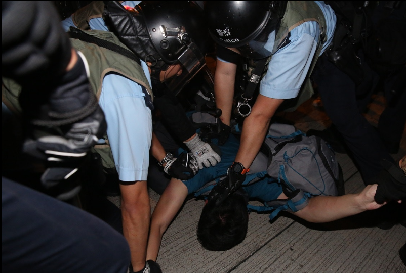 香港发生连串极端暴力事件甚至出现"恐怖主义"苗头,背后都有"影武者"