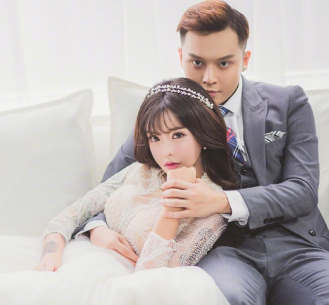 韩安冉修图到底多过分?看到入镜大妈的胳膊后,网友:笑出鹅叫声