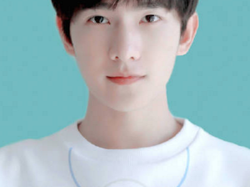 有种证件照叫杨洋,卸妆容后真实颜值令人惊讶,网友:竟是照骗!