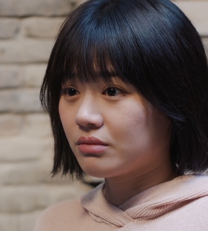 郝泽宇半年后回来福子跑着去拥抱看到她手里拿的什么笑懵了