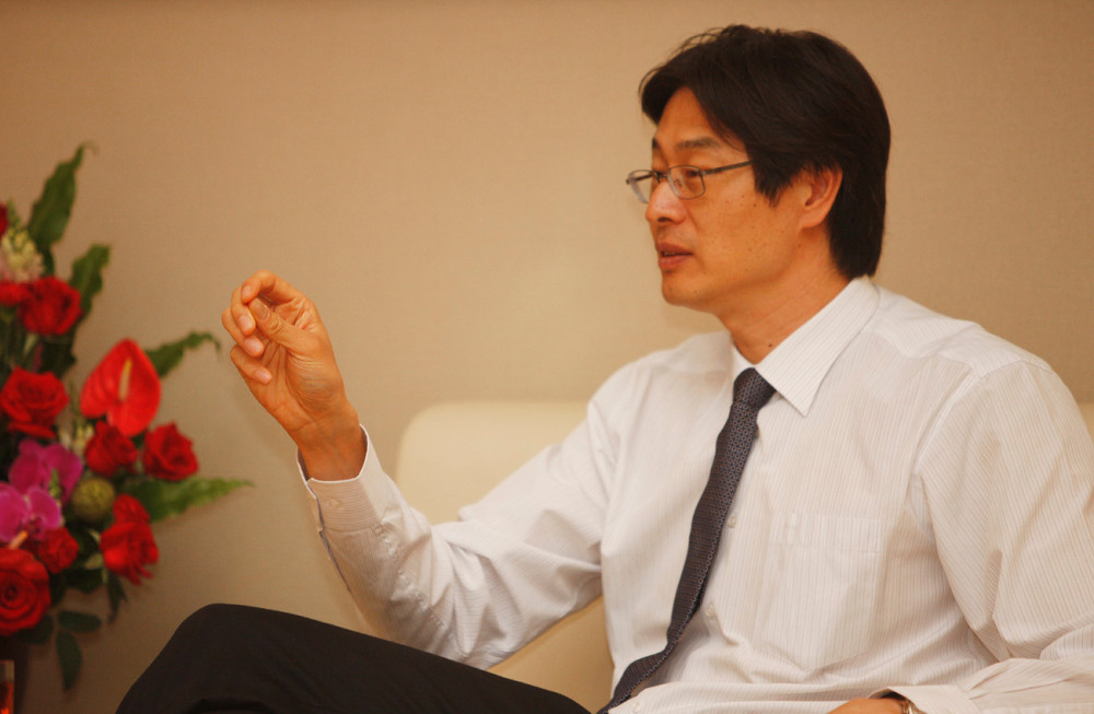 有教练评价说,如果他改练跳高,会比前世界纪录保持者朱建华跳得还高.